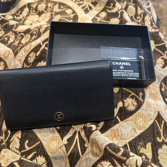 Coco Chanel button caviar letter bifold long wallet/clutch - Picture 5 of 5